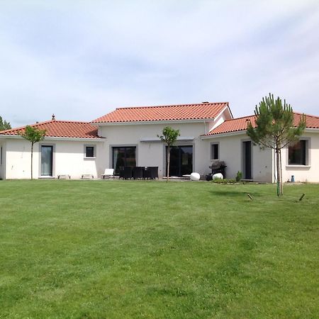 Le Clos Du Pontet Orliénas Exterior foto